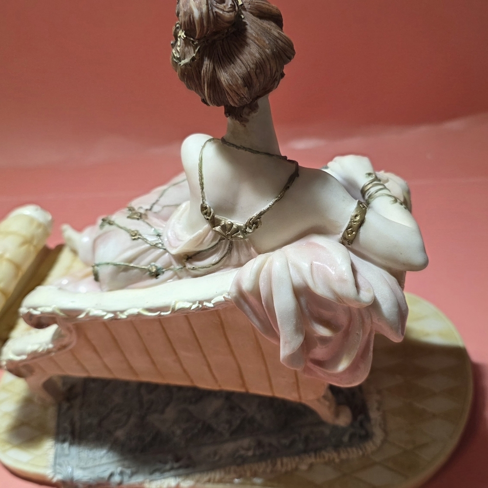 Collection Vintage Porcelain Statue - Picture 2 of 10